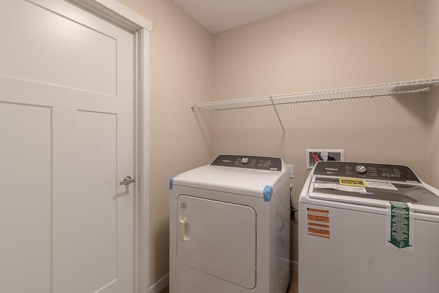 2216 Lake Ave, New Ulm, MN 56073 - laundry area featuring independent washer and dryer