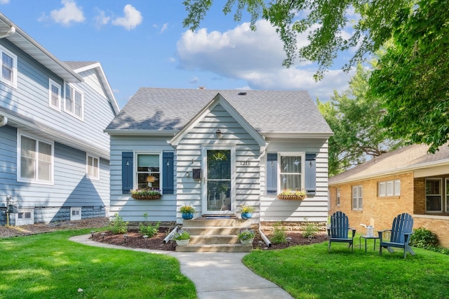 1215 Palace Ave, Saint Paul, MN 55105 - bungalow-style house featuring a front yard and a shingled roof