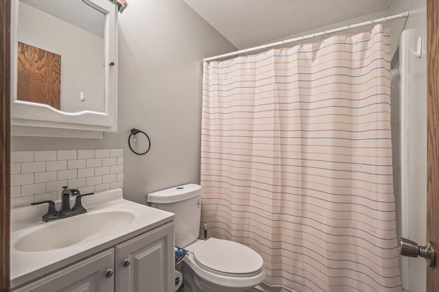 800-802 Parkview Ln, Champlin, MN 55316 - full bath featuring backsplash, vanity, and a shower with shower curtain
