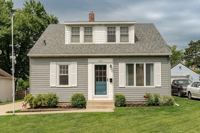 1007 12th Ave NE, Rochester, MN 55906 - bungalow-style home with a chimney, a shingled roof, and a front yard
