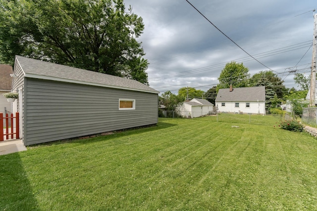 1007 12th Ave NE, Rochester, MN 55906 - view of yard with an outdoor structure