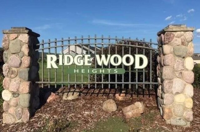 1817 Ridgewood Cir, Menomonie, WI 54751 - view of community sign