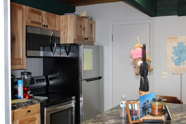 9151 Breezy Point Dr Unit 424, Pequot Lakes, MN 56472 - kitchen featuring stainless steel appliances and dark countertops