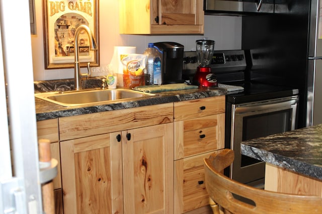 9151 Breezy Point Dr Unit 424, Pequot Lakes, MN 56472 - kitchen with stainless steel range with electric cooktop, light brown cabinets, and dark countertops