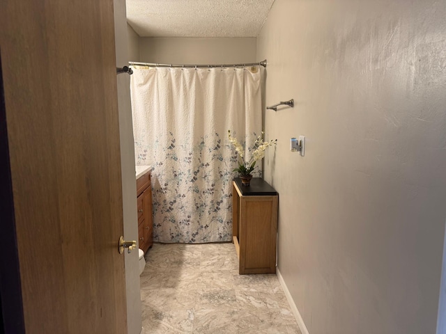 371 Sherburne Ave, Saint Paul, MN 55103 - full bath with a textured ceiling, vanity, and a shower with curtain