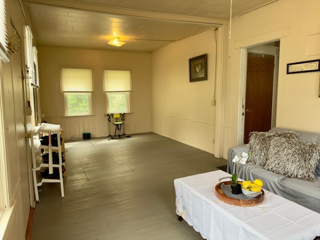 371 Sherburne Ave, Saint Paul, MN 55103 - living area featuring wood finished floors