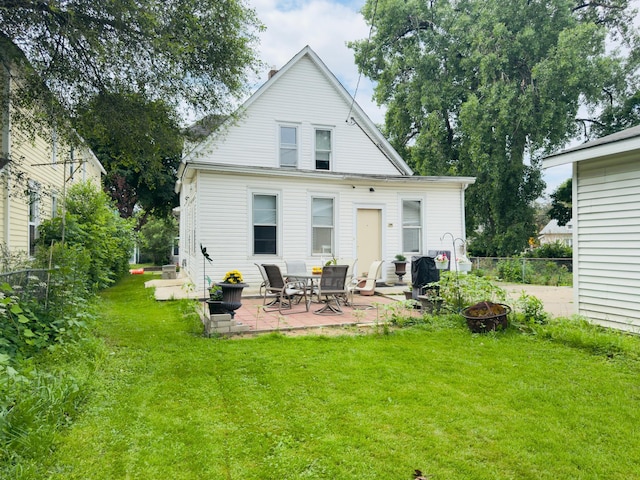 371 Sherburne Ave, Saint Paul, MN 55103 - rear view of property featuring a patio