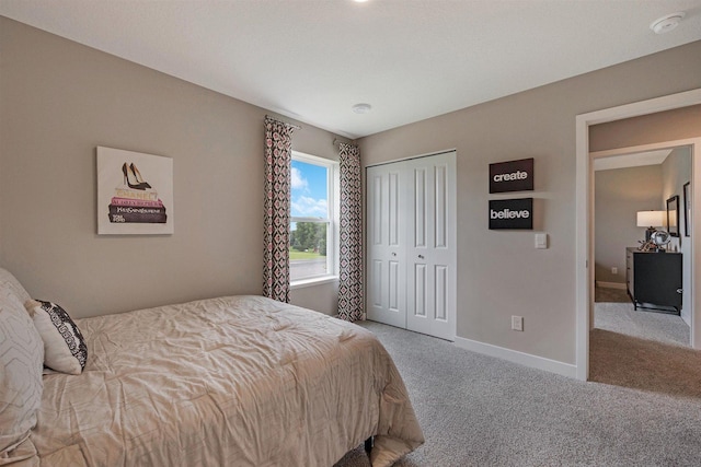 17021 Draper Way, Lakeville, MN 55044 - carpeted bedroom featuring baseboards and a closet