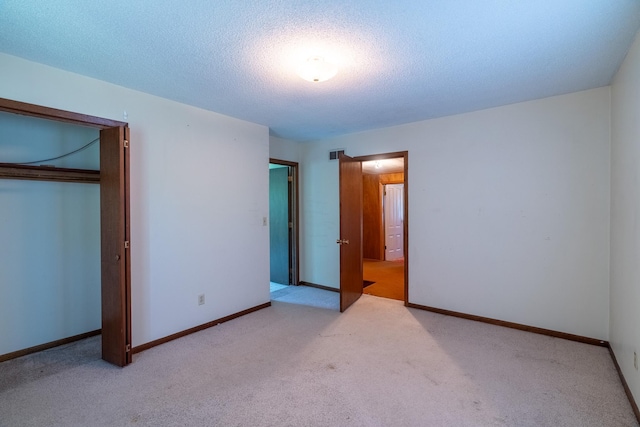 208 Lincoln St SW, Mapleton, MN 56065 - unfurnished bedroom with carpet, a closet, and a textured ceiling