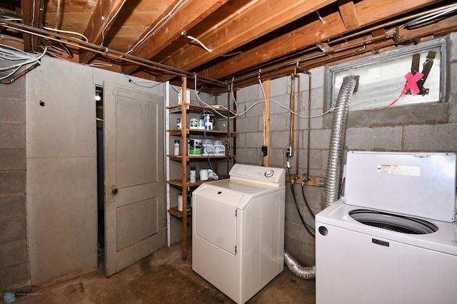 1253 3rd St N, Fargo, ND 58102 - washroom with washing machine and dryer