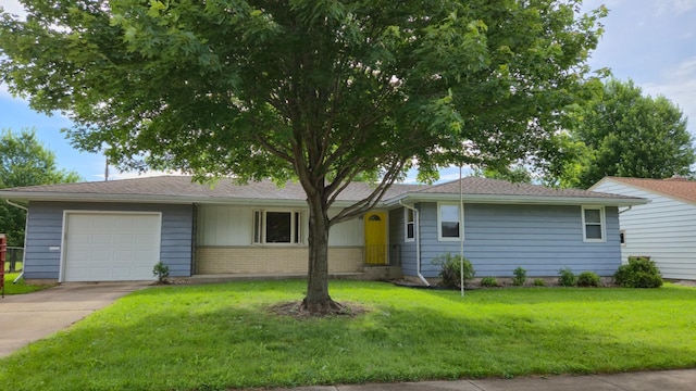1003 15th St SW, Austin, MN 55912 - single story home with a garage, concrete driveway, a front yard, and brick siding
