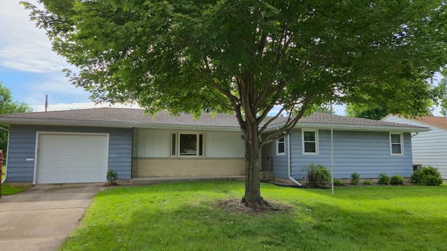 1003 15th St SW, Austin, MN 55912 - single story home with an attached garage, concrete driveway, a front lawn, and brick siding