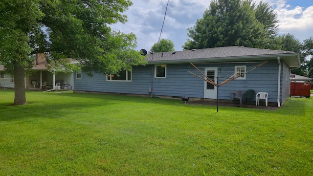 1003 15th St SW, Austin, MN 55912 - back of property with a yard