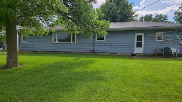 1003 15th St SW, Austin, MN 55912 - rear view of house with a yard and roof with shingles
