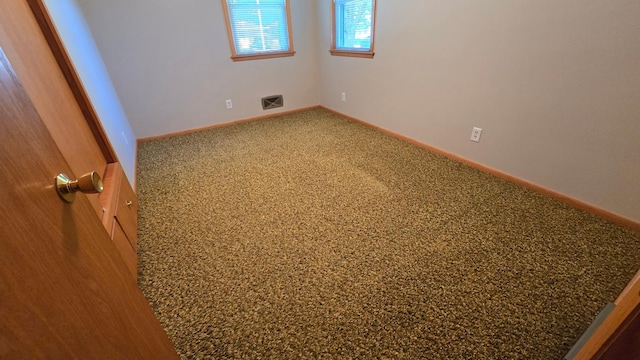 1003 15th St SW, Austin, MN 55912 - unfurnished room with baseboards