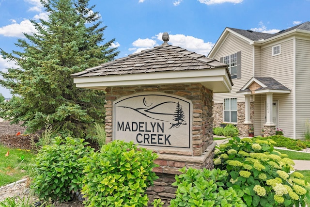 7742 Madelyn Creek Dr, Victoria, MN 55386 - view of community sign