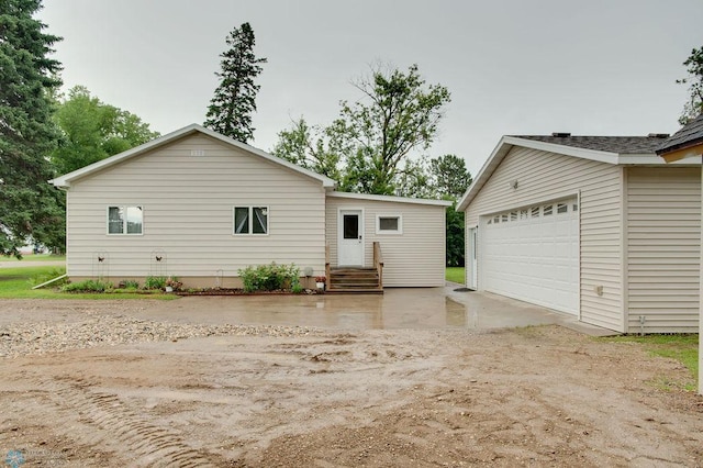 604 2nd Ave S, Kindred, ND 58052 - view of front of house featuring a detached garage