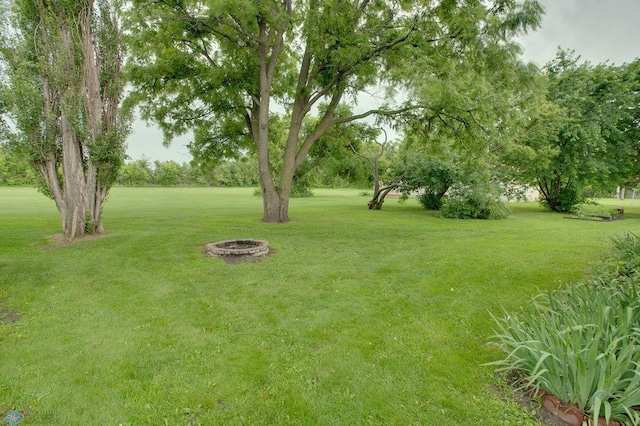 604 2nd Ave S, Kindred, ND 58052 - view of grassy yard with a fire pit