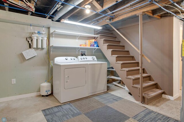 604 2nd Ave S, Kindred, ND 58052 - laundry room featuring washing machine and dryer and baseboards
