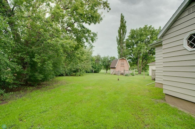 604 2nd Ave S, Kindred, ND 58052 - view of green lawn with an outbuilding and a barn