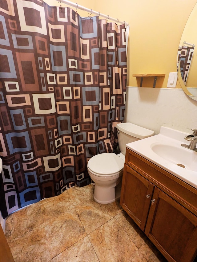 809 16th Ave SE, Austin, MN 55912 - full bath featuring vanity and a shower with shower curtain