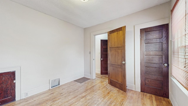 1038 23rd Ave SE, Minneapolis, MN 55414 - spare room featuring light wood-style floors and baseboards