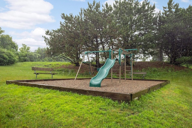 1903 Silver Bell Rd Unit 108, Eagan, MN 55122 - community jungle gym featuring a lawn