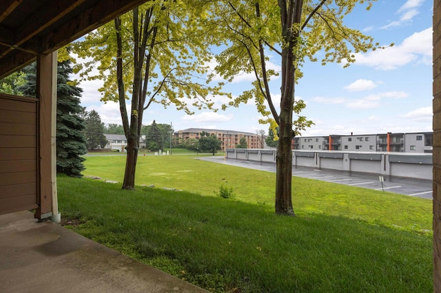 1903 Silver Bell Rd Unit 108, Eagan, MN 55122 - view of green lawn featuring a residential view
