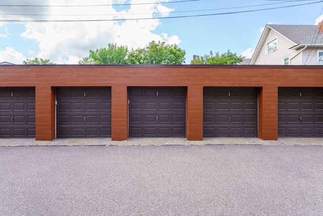63 Avon St S Unit 36, Saint Paul, MN 55105 - view of garage