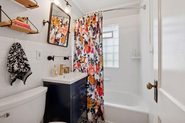 4708 Pleasant Ave, Minneapolis, MN 55419 - full bath featuring vanity, shower / tub combo with curtain, and tile walls