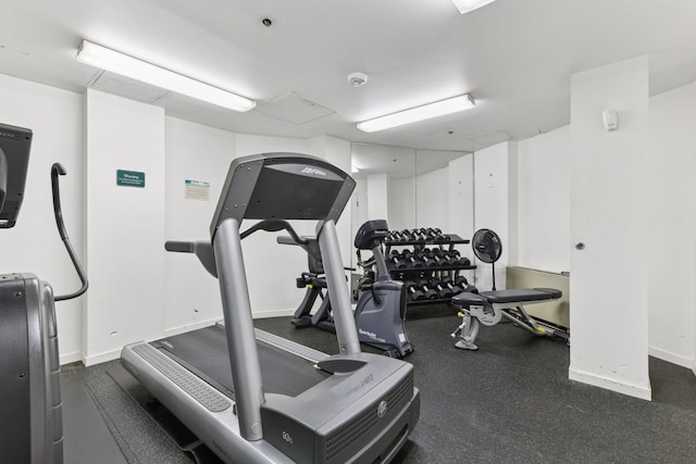 3131 Excelsior Blvd Unit 508, Minneapolis, MN 55416 - workout area featuring baseboards