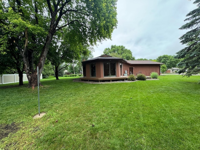 605 Arbor Ct, Marshall, MN 56258 - view of yard