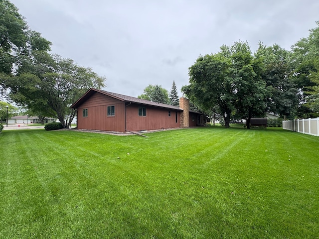 605 Arbor Ct, Marshall, MN 56258 - view of side of property