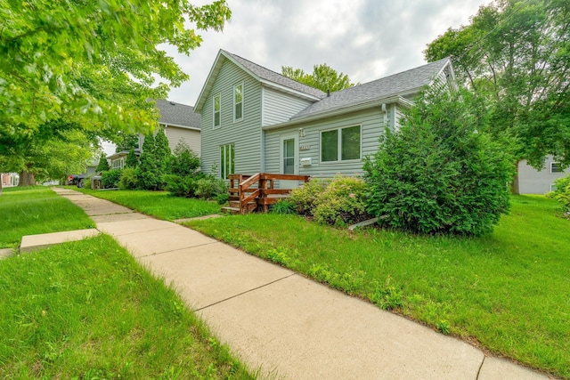 421 Moore St, Blue Earth, MN 56013 - view of front of property featuring a front yard and roof with shingles