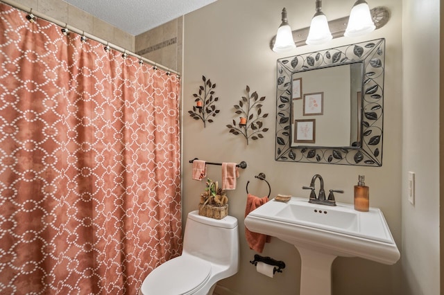 6469 Deerwood Ln N, Maple Grove, MN 55369 - full bath featuring a shower with curtain and a textured ceiling