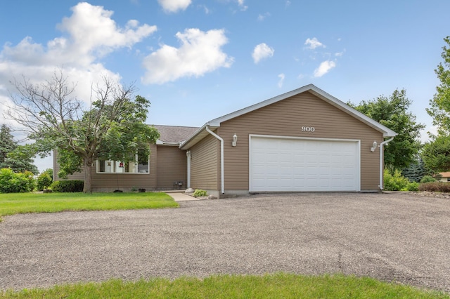 900 11th Ave SE, Waseca, MN 56093 - ranch-style house featuring driveway and a front lawn
