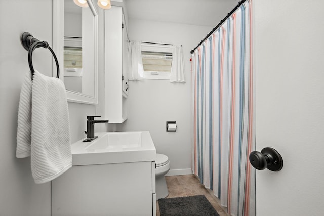 1890 Sheridan Ave, Saint Paul, MN 55116 - full bath featuring vanity and a shower with shower curtain