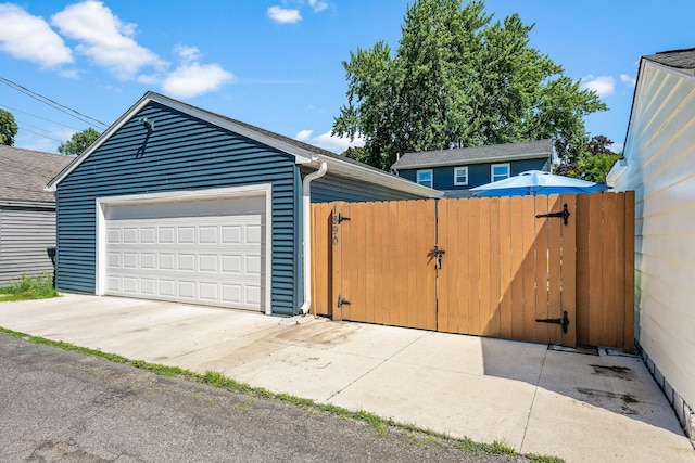 1890 Sheridan Ave, Saint Paul, MN 55116 - detached garage featuring a gate