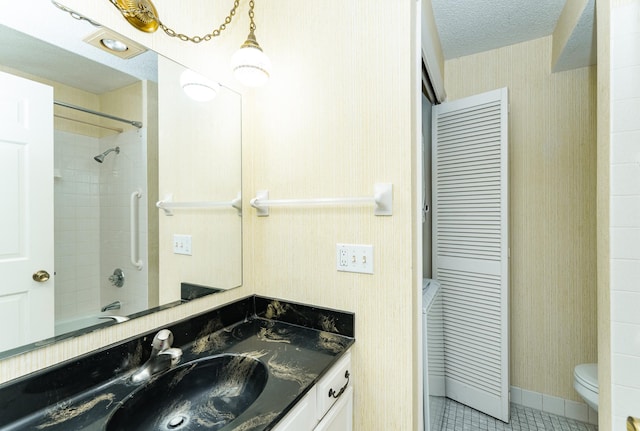 2051 Carriage Dr SW Unit 2051D, Rochester, MN 55902 - bathroom with wallpapered walls, vanity, tile patterned floors, bathing tub / shower combination, and a textured ceiling