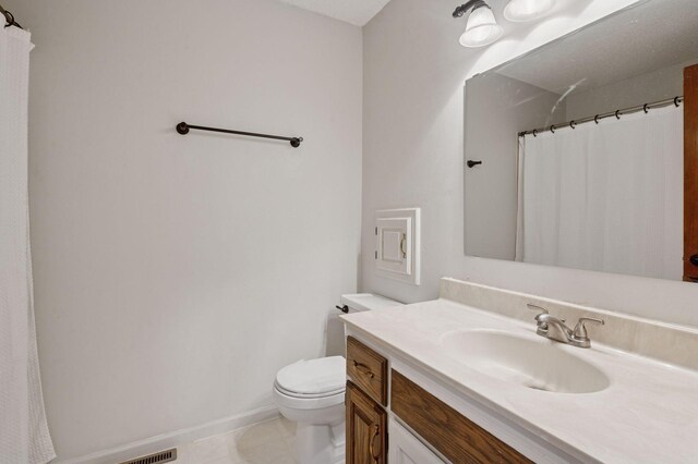 10989 Eagle Lake Blvd, Maple Grove, MN 55369 - full bath featuring vanity, tile patterned flooring, and curtained shower