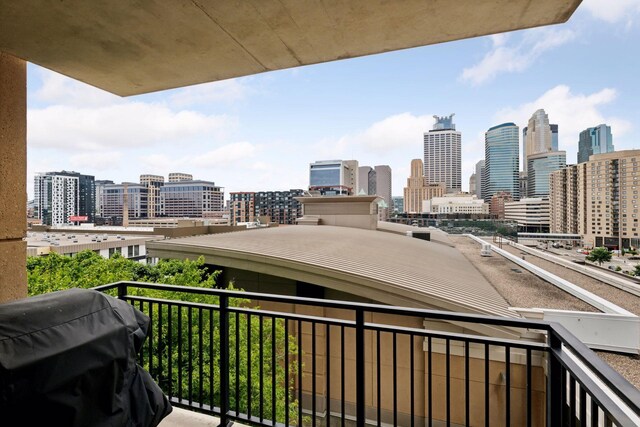 100 3rd Ave S Unit 706, Minneapolis, MN 55401 - balcony with a view of skyline and a grill