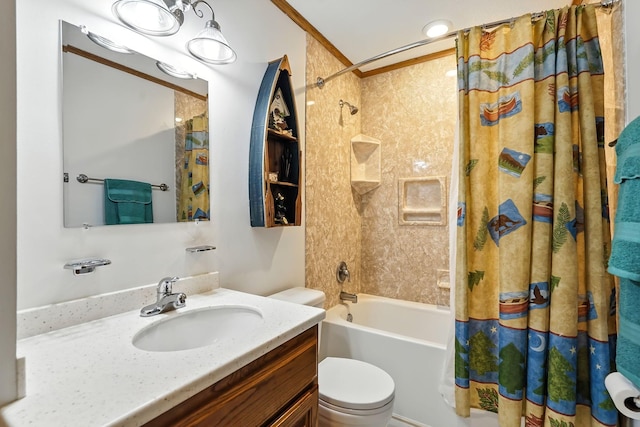 404 2nd St W, Jordan, MN 55352 - full bath with shower / bath combo with shower curtain and vanity