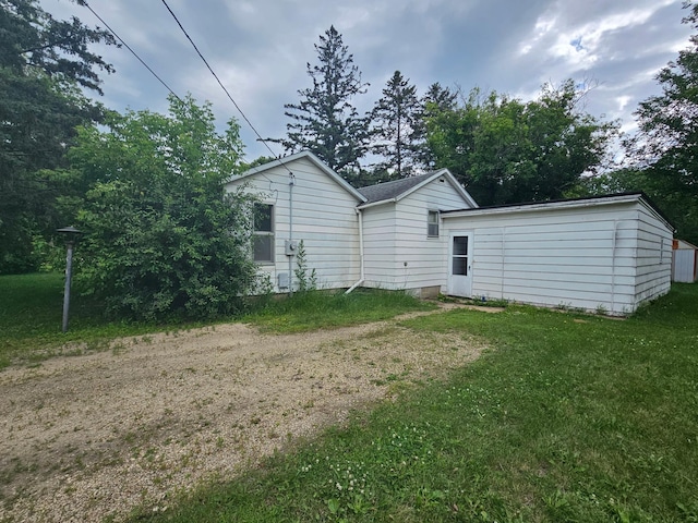 1624 24th Ave SE, Rochester, MN 55904 - rear view of house with a yard
