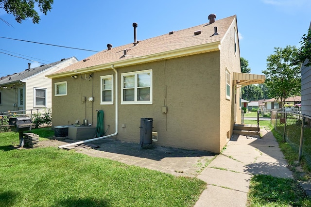 5041 Upton Ave N, Minneapolis, MN 55430 - back of property with stucco siding