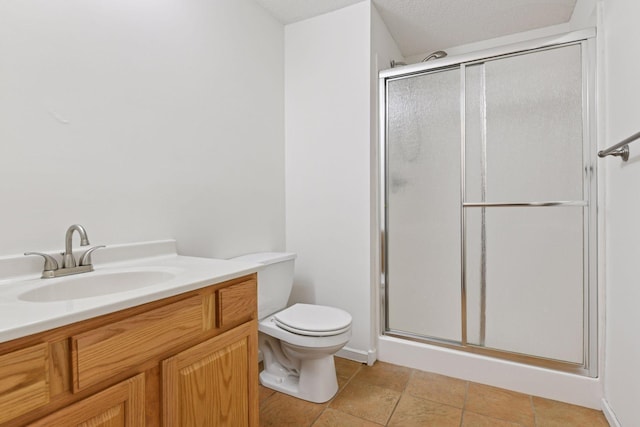 913 Carriage Ln, Chaska, MN 55318 - bathroom with a stall shower and vanity