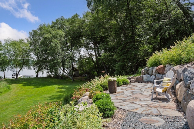 5962 Hobe Ln, White Bear Twp, MN 55110 - view of grassy yard featuring a patio