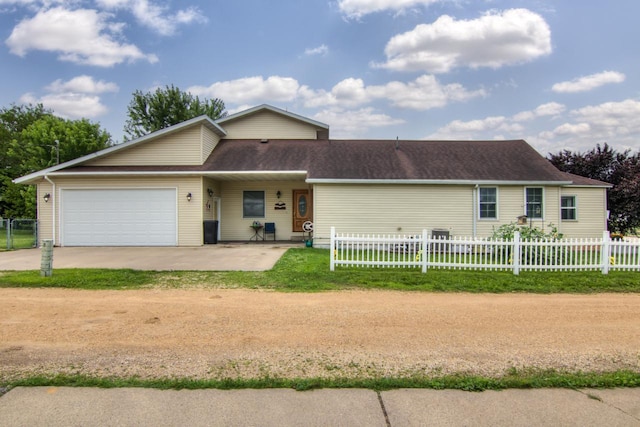 427 Alleghany Ave, Wabasha, MN 55981 - view of front of home featuring concrete driveway and a garage