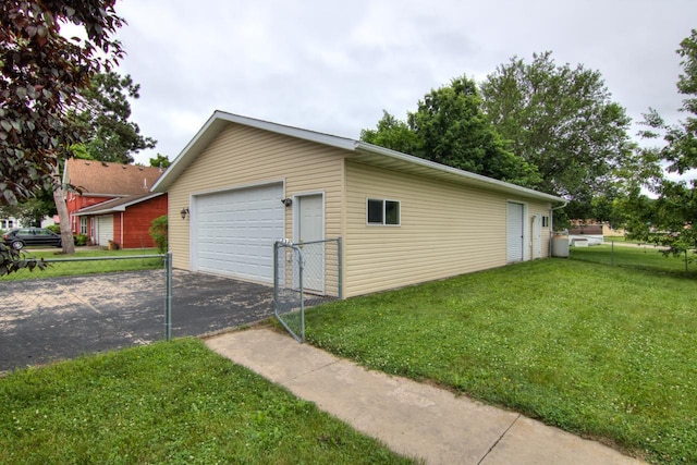 427 Alleghany Ave, Wabasha, MN 55981 - garage with driveway