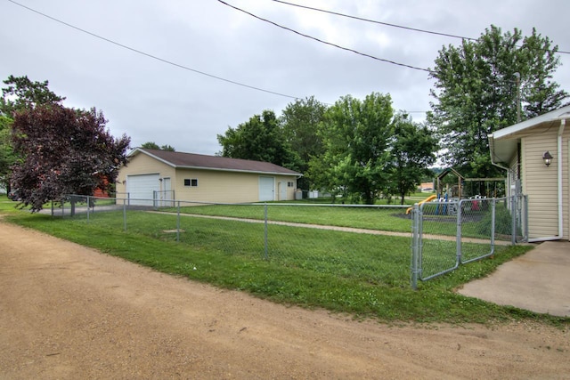 427 Alleghany Ave, Wabasha, MN 55981 - view of yard featuring a garage