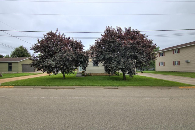 427 Alleghany Ave, Wabasha, MN 55981 - view of front of home with a front yard